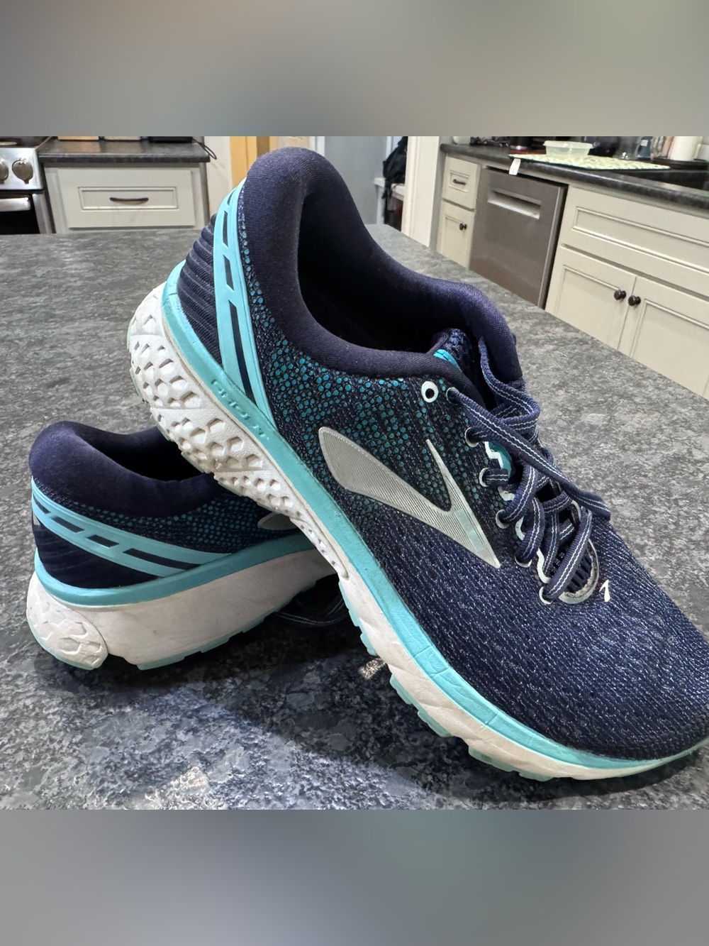 Brooks Women’s Navy and Teal Running Sneakers